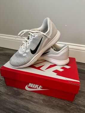 Nike Flex Trainer 7 Low-Top White/GreyWOMEN'S